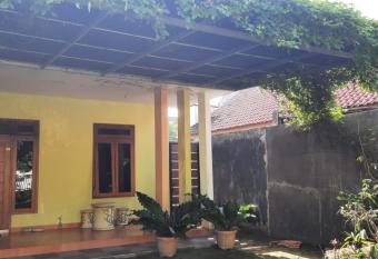 Singgamira Homestay Jogja has Balcony rooms