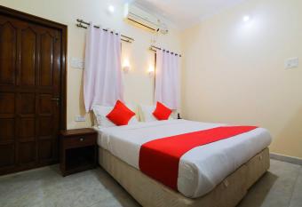 OYO Flagship 81045 Kashish Homestay allows 18 year olds to book a room