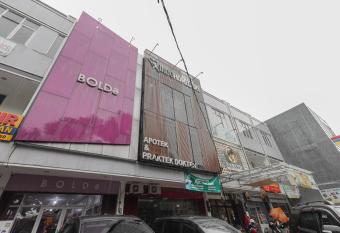 RedDoorz Hostel @ Yayah Residence 3 Bogor allows 18 year olds to book a room