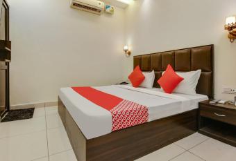 OYO Flagship Hotel Orchid Inn allows 18 year olds to book a room
