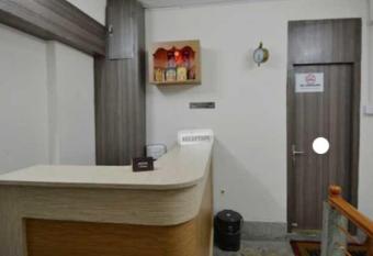 OYO 81082 Galaxy Guest House allows 18 year olds to book a room