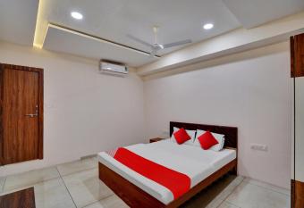 OYO Flagship 81079 Hotel Satya allows 18 year olds to book a room