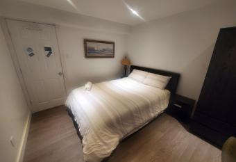 Beautiful Room 4mins from Gatineau-Ottawa Airport has Balcony rooms