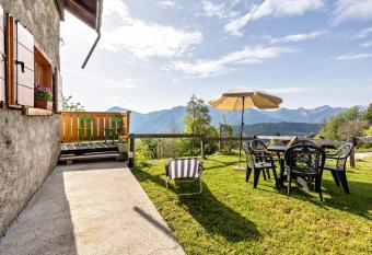 Baita Zeller Alta has Balcony rooms