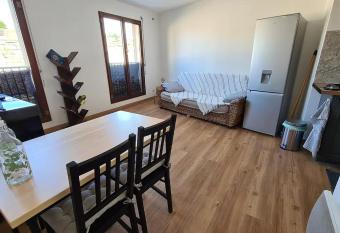 Appartement rempart 1er etage allows 18 year olds to book a room