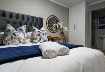 La Loche self-catering apartments has Balcony rooms