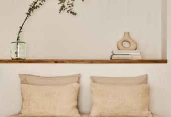 Casa Uva - Boutique Guest House allows 18 year olds to book a room