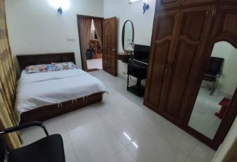 Gulshan Guest House has rooms with a private hot tub