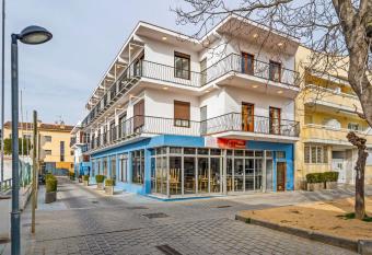 Hostal La Marina has Balcony rooms