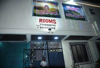 HOTEL NISARG LODGING has Balcony rooms