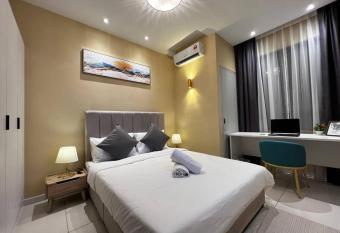 Horizon Suites@Sepang Airport KLIA Netflix WiFi&BigTV allows 18 year olds to book a room