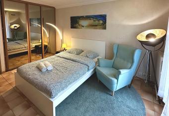 Appartement spacieux    Bagneux pour 6 personnes has Balcony rooms