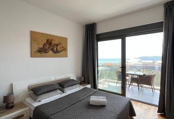 Paradise Apartments Becici has Balcony rooms