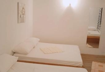 Sobe i apartmani Mara allows 18 year olds to book a room