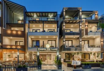 COSTA Deluxe Suites by Panel Hospitality has Balcony rooms