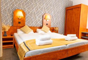 Hotel Rossija allows 18 year olds to book a room