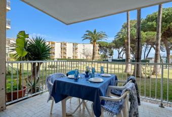 Hauzify I Apartament Nept   has Balcony rooms