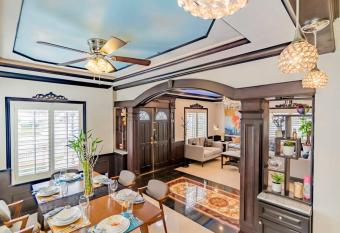 Family Friendly 4B2 5B Condo allows 18 year olds to book a room