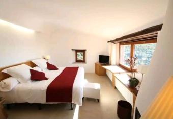 Magn  fica Casa con bellas vistas has rooms with a private hot tub