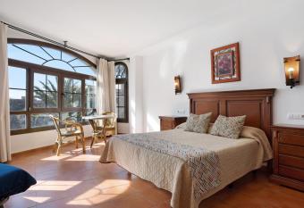 Estudio La Atarraya 4 has Balcony rooms