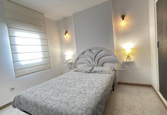 Apartamento de playa en Santa Margarita. Roses allows 18 year olds to book a room