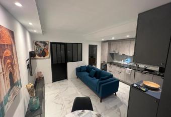 Duplex apartment in a residence with swimming pool near Cannes allows 18 year olds to book a room