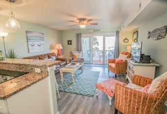 3 Little Birds has Balcony rooms