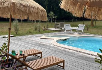 G  te de charme avec jolie vue allows 18 year olds to book a room