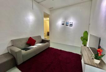 Cozy24#4pax#wifi&netflix#NearAeonAlma#Heritage has Balcony rooms