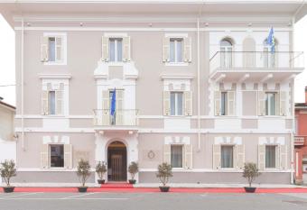 Doride Suites Boutique Hotel has Balcony rooms