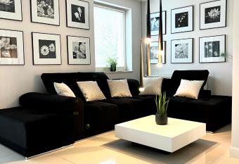 Spanko w centrum allows 18 year olds to book a room