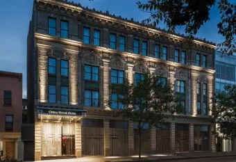 NY Pvt Rm#7 TheBronxWorks, Double Bed Easy Parking allows 18 year olds to book a room