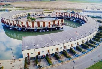 Casalborsetti Porto Reno has Balcony rooms