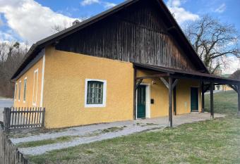 Ferienhaus ZUR ALTEN FORSTKANZLEI allows 18 year olds to book a room