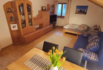 Judith`s Homestay Oneboredbar has rooms with a private hot tub