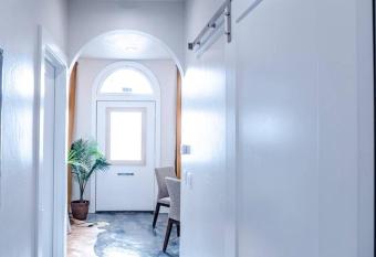 The Charmer has Balcony rooms