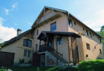 Casa din Deal Predelu   has Balcony rooms