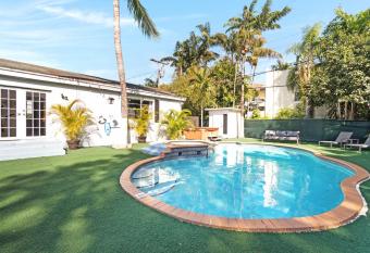 Roami at Urban Oasis has rooms with a private hot tub