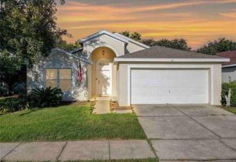 BEAUTIFUL 3-bedroom HOUSE near DISNEY allows 18 year olds to book a room