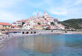 Camera nel Borgo con Balcone allows 18 year olds to book a room