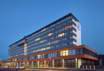 Hilton Reykjavik Nordica allows 18 year olds to book a room