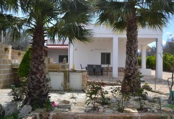 VILLA DAVIDE has Balcony rooms