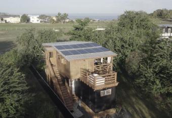 Armon  a, campo y playa allows 18 year olds to book a room