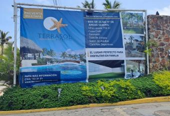 Villa 3 niveles, 3 Recamaras, Jacuzzi Root Garden has rooms with a private hot tub