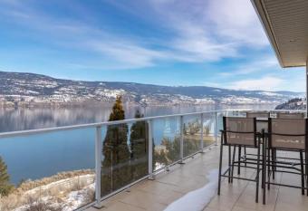 Amazing Lakeview 3-Bedroom in Summerland Estate Winery has Balcony rooms