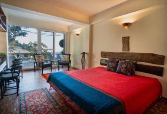 The Nest by Roamhome - Studio close to Mall Road has Balcony rooms