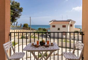 ~ Villa Demetra ~ has Balcony rooms