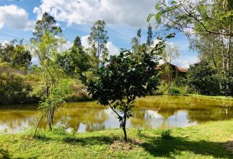 Suite Caba  a Cantodeagua-Jacuzzi has rooms with a private hot tub
