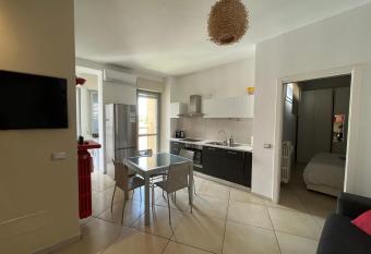 Bilocale in Centro - 10km da Malpensa has Balcony rooms