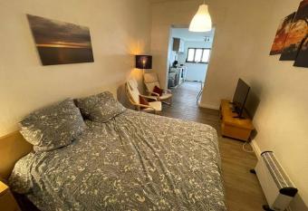 Apartment for 2 with garden in Leuven city centre allows 18 year olds to book a room